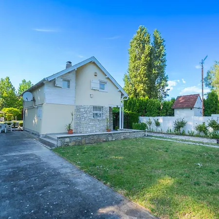 Szl131 With Pool Apartment